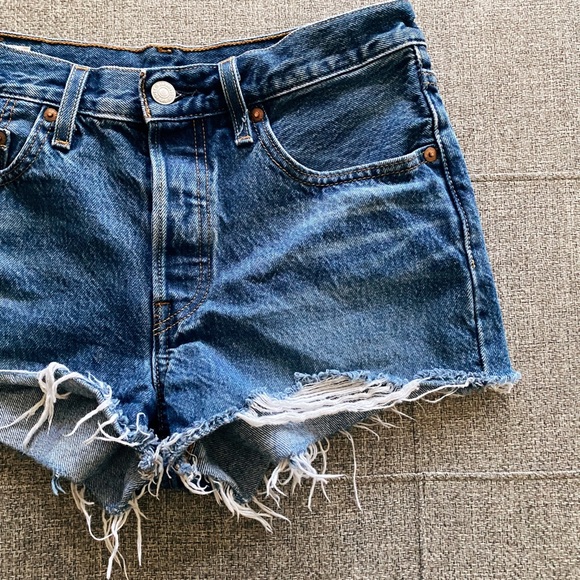 Levi’s Cutoff 501 Dark Wash - Picture 4 of 10